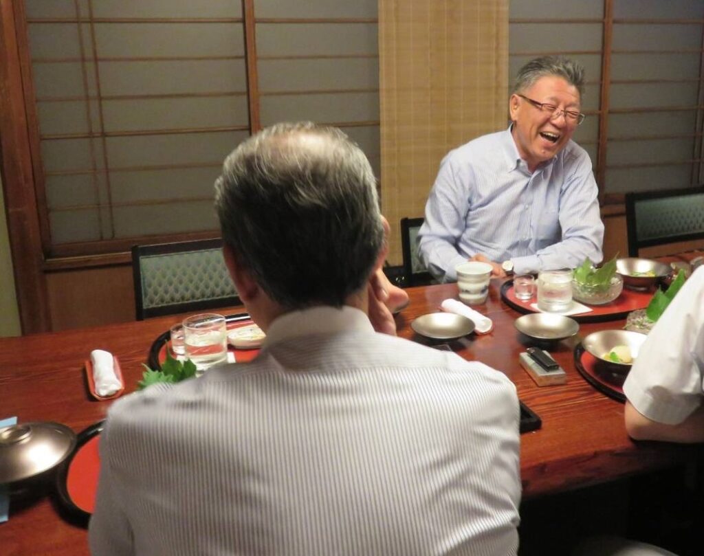 現在の画像に代替テキストがありません。ファイル名: 宴会2.jpg